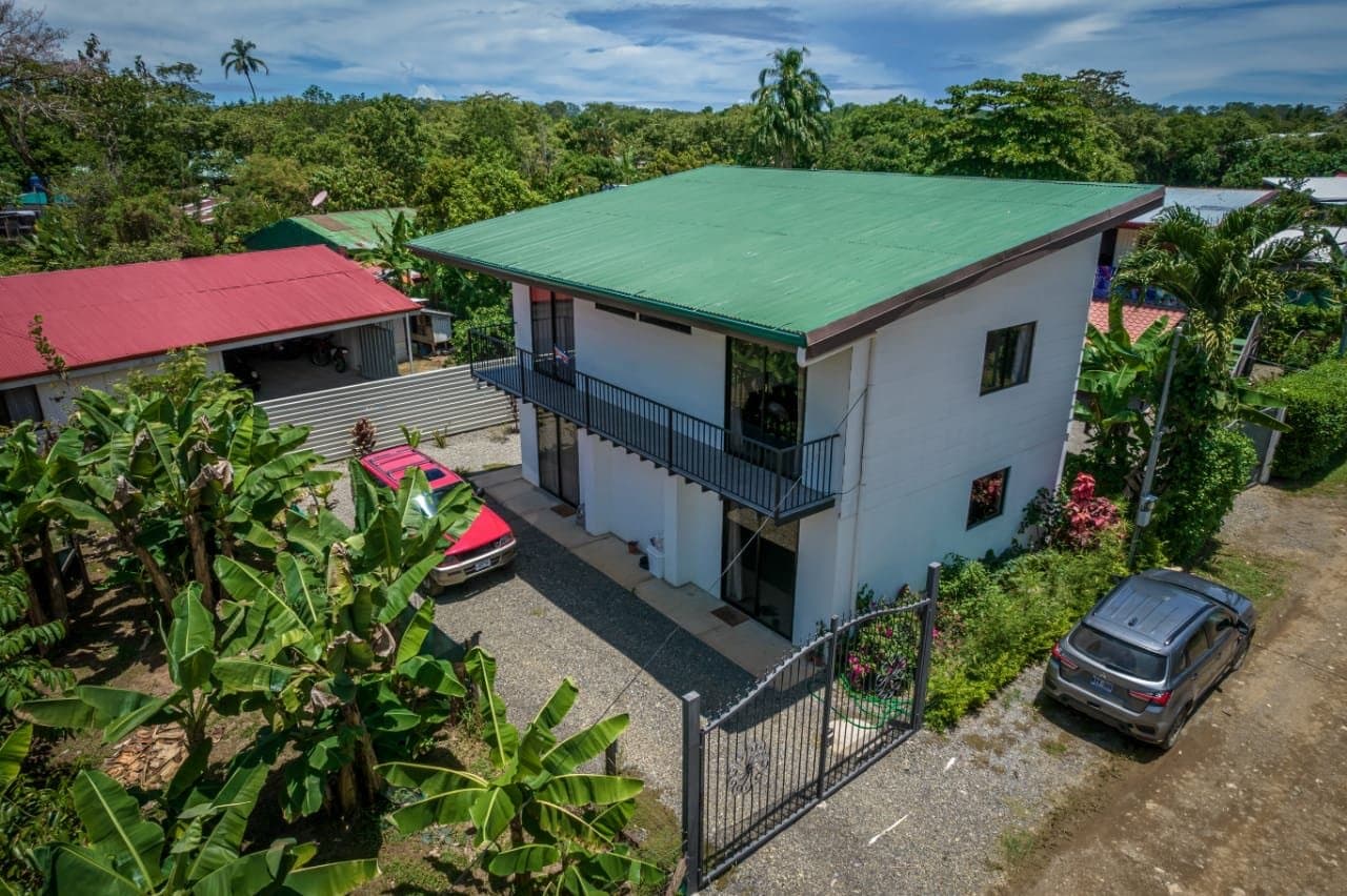 0.7 ACRES Two- 1 Bedroom Units, With Easy Access, Close To All The Amenities! photo 2