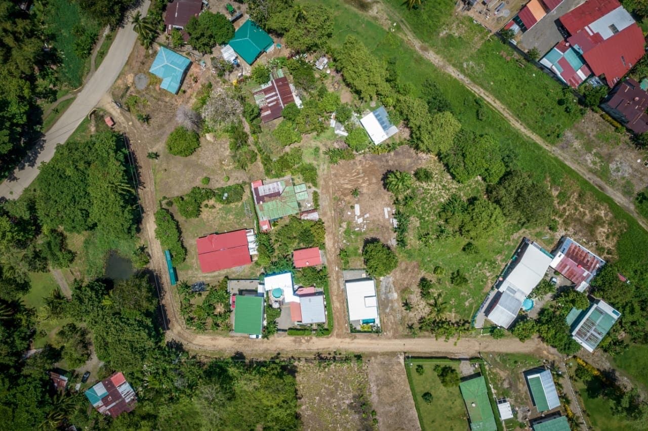 0.7 ACRES Two- 1 Bedroom Units, With Easy Access, Close To All The Amenities! photo 5