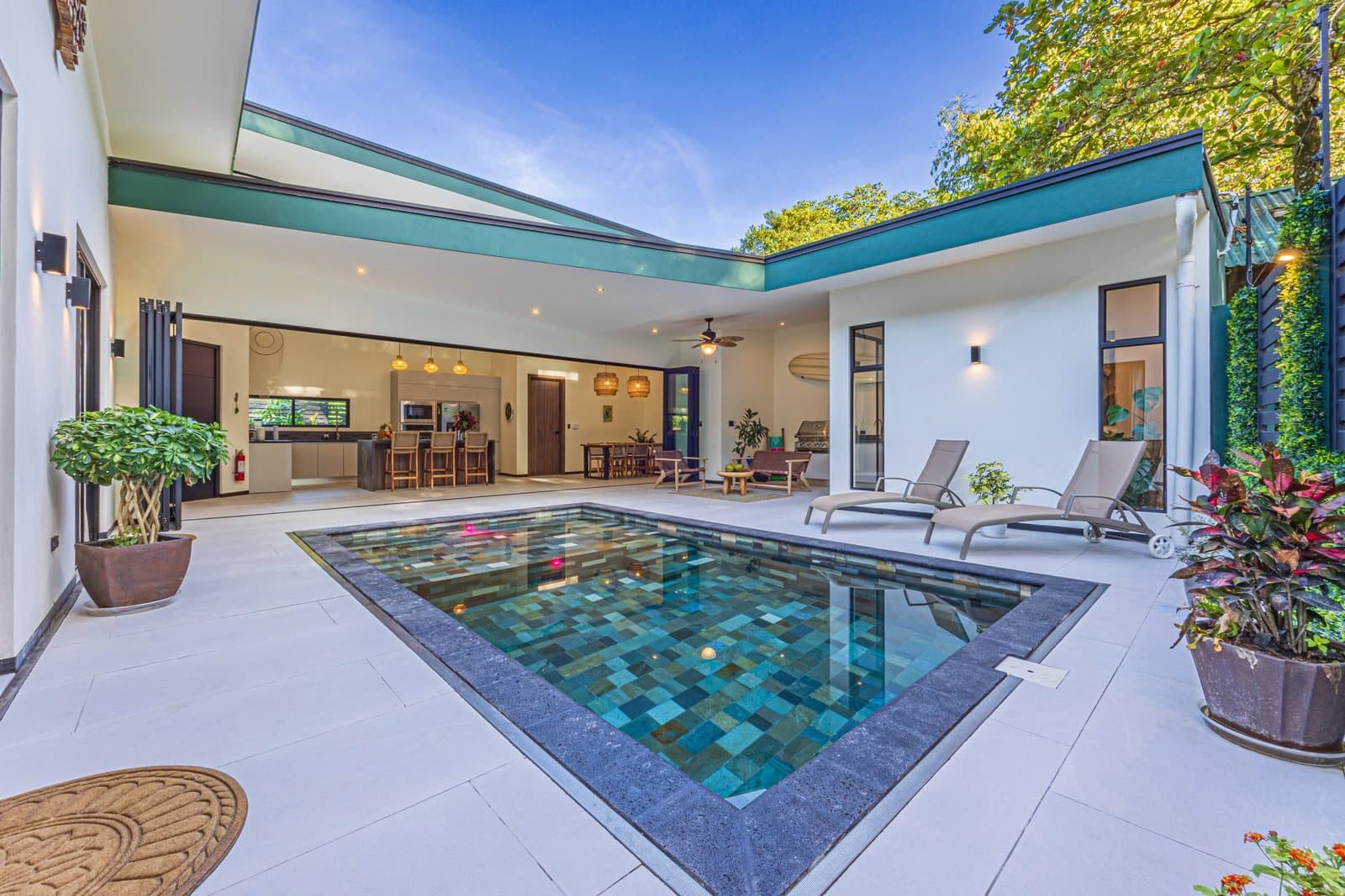 0.1 Acres 3 Bedroom Amazing Town House 2 Minutes Walking Distance From The Beach photo 1