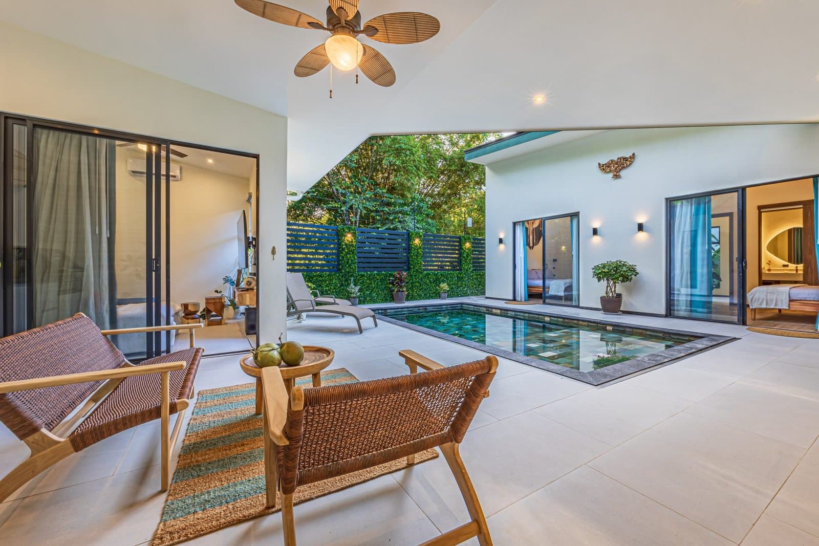 0.1 Acres 3 Bedroom Amazing Town House 2 Minutes Walking Distance From The Beach photo 4