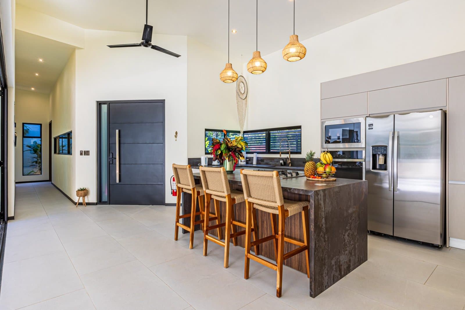 0.1 Acres 3 Bedroom Amazing Town House 2 Minutes Walking Distance From The Beach photo 5