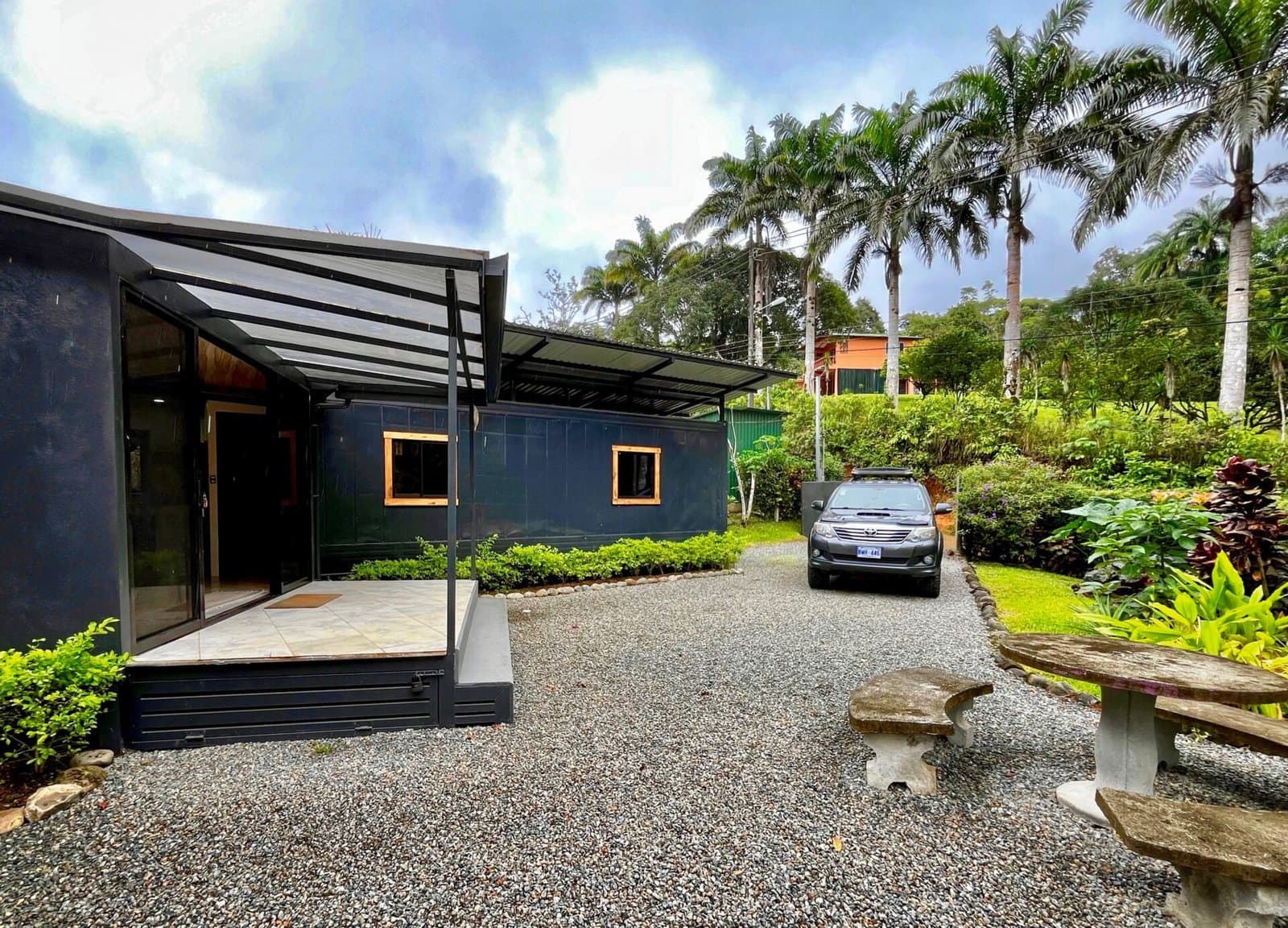 0.19 ACRES 3 Bedroom Container Homes With Additional Building Lot,15min to Dominical and Beaches!