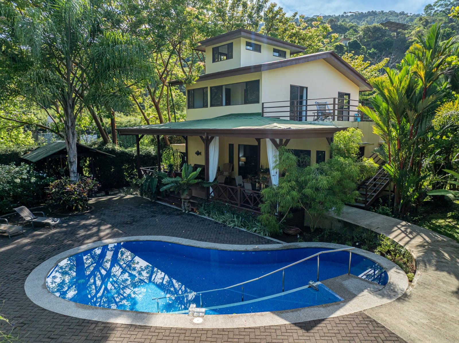 0.50 ACRES 5 Bedroom Riverfront Modern Home, Walking Distance To Dominical!