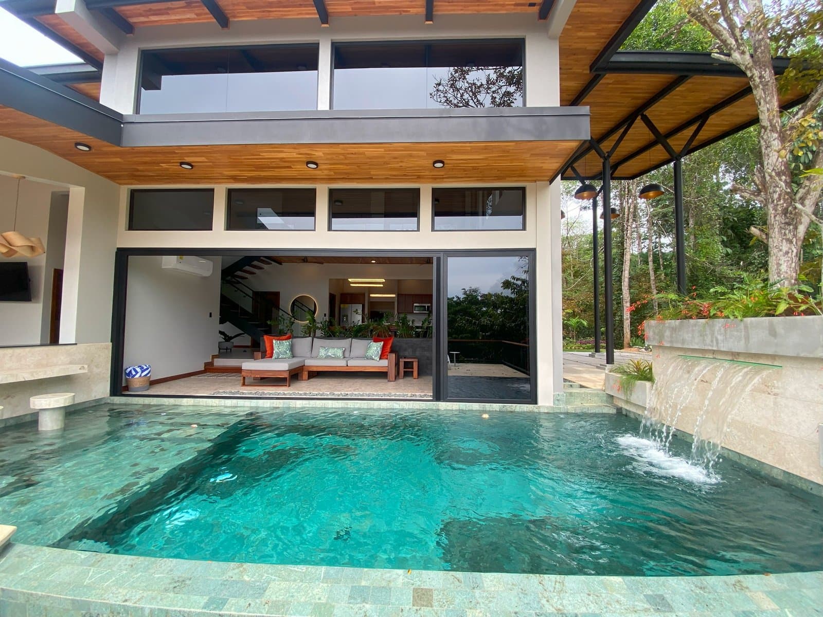 1.47 ACRES 3 Bedroom Luxury Home Villa With Easy Access, Just 5 Minutes from the Beach! photo 2