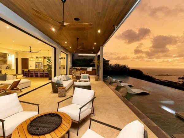 0.5 ACRES 5 Bedroom Luxury Home With Infinity Pool And The Most Incredible Ocean Views! photo 4