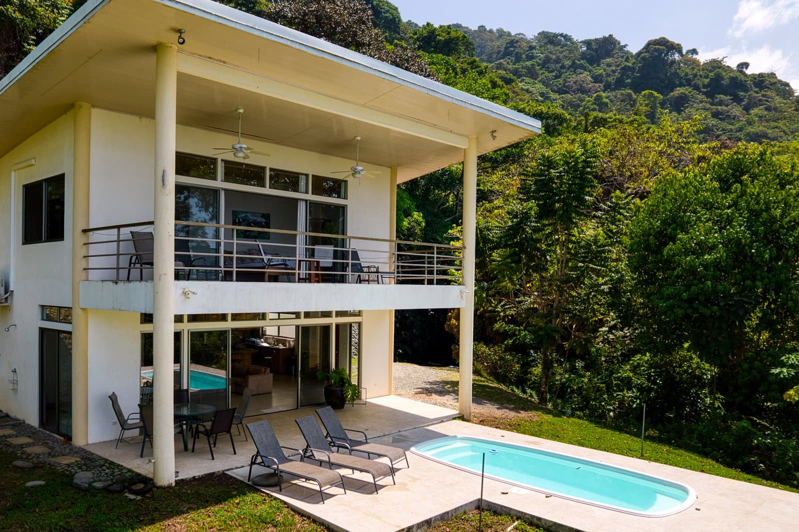 12.25 ACRES 3 Bedroom 2 Story Ocean View Home 10 Min To The Beach! photo 4