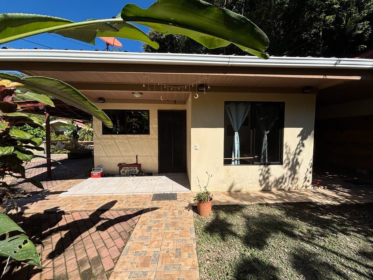 .079 Acres 2 Bedroom Secure & Private Walk To River Home With Dip Pool!