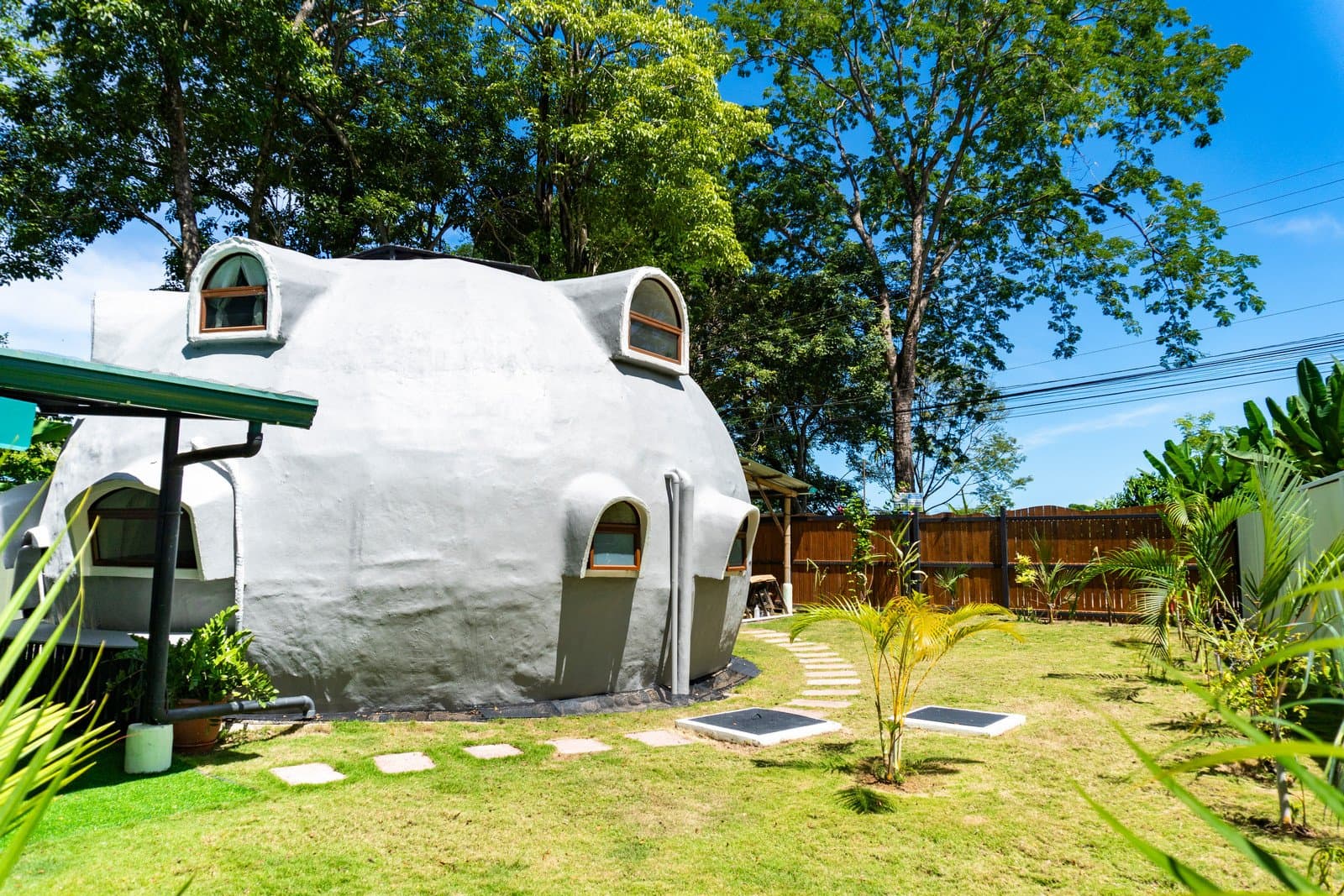 0.07 Acres – Unique 2 Bedroom Dome With Pool Walking Distance To The Beach photo 3