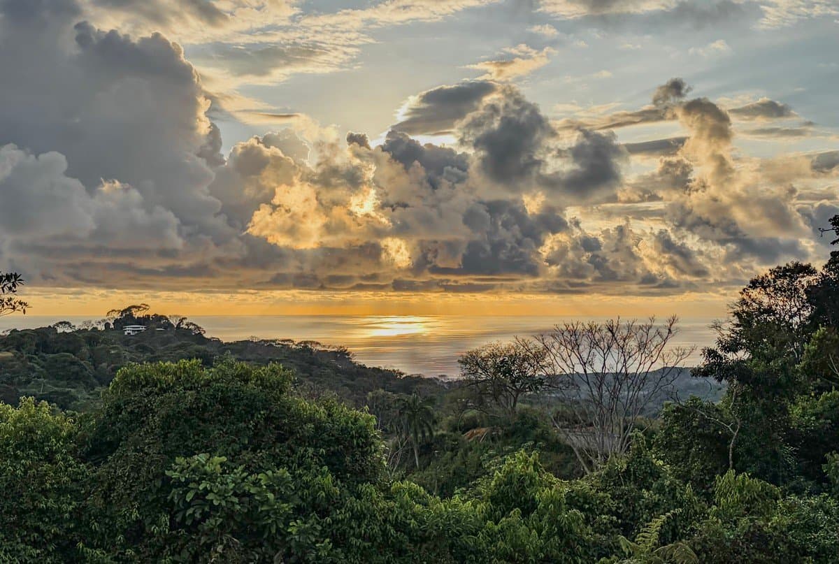 3.64 ACRES 3 Bedroom Home With Expansive Ocean and Mountain Views, 10min to the Beach! photo 2