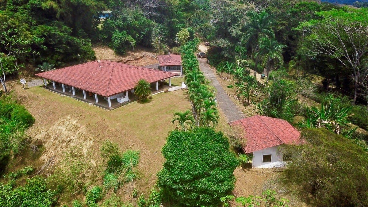 3.64 ACRES 3 Bedroom Home With Expansive Ocean and Mountain Views, 10min to the Beach! photo 3