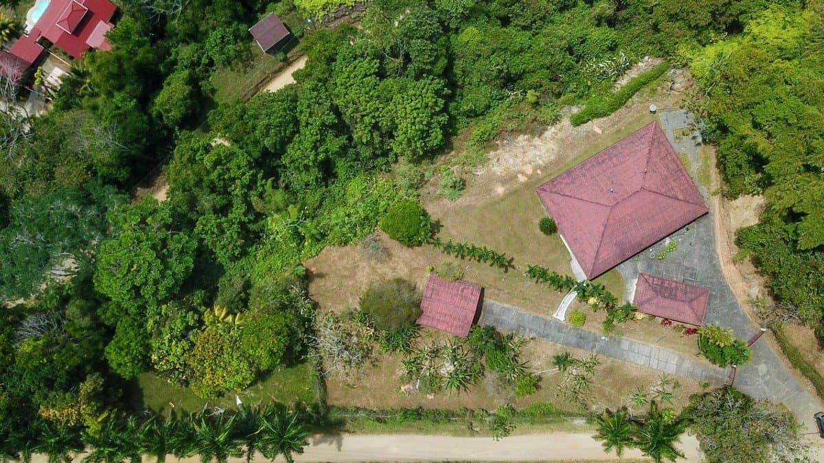 3.64 ACRES 3 Bedroom Home With Expansive Ocean and Mountain Views, 10min to the Beach! photo 5