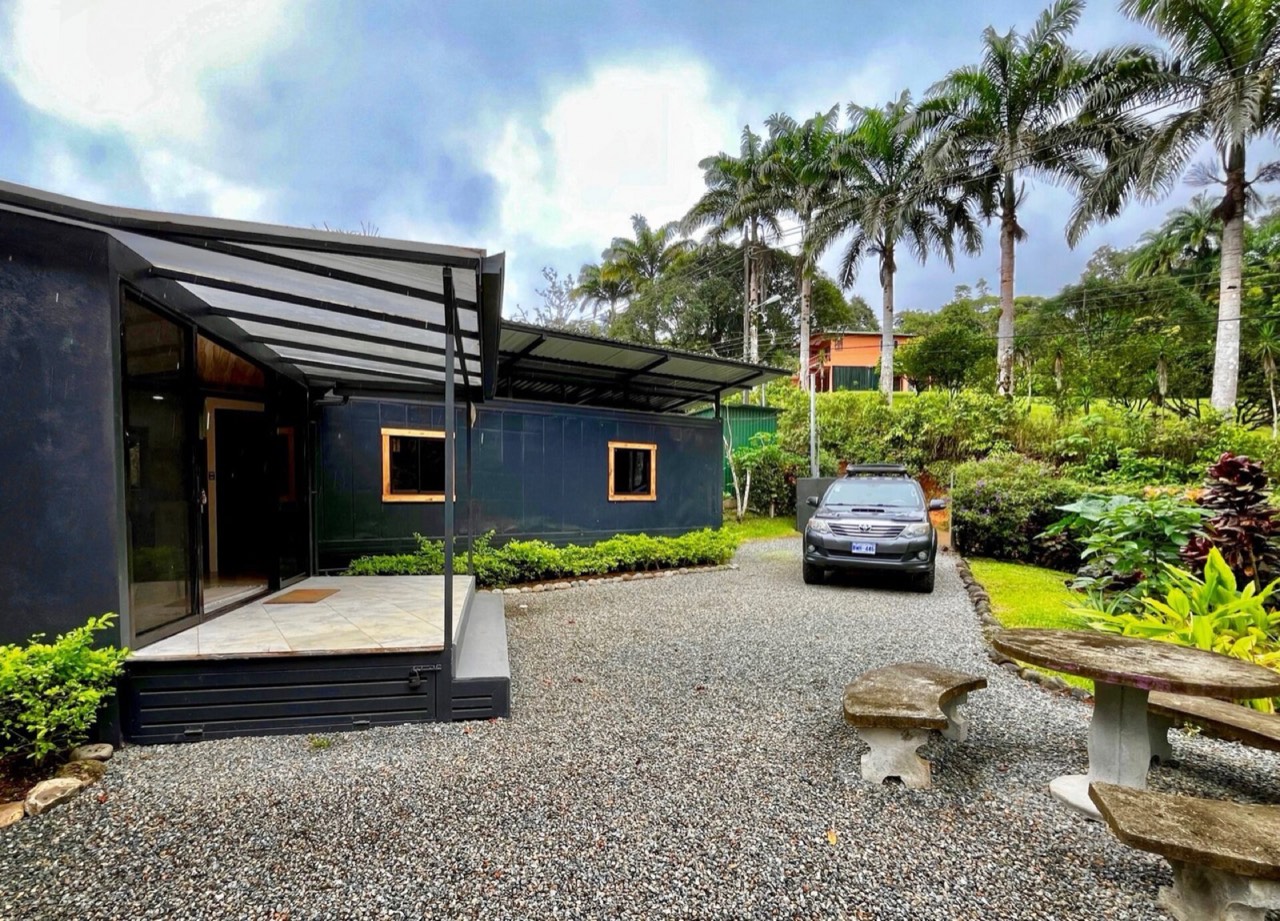 0.19 ACRES 3 Bedroom Container Homes With Additional Building Lot,15min to Dominical and Beaches! in Platanillo, Puntarenas, Costa Rica