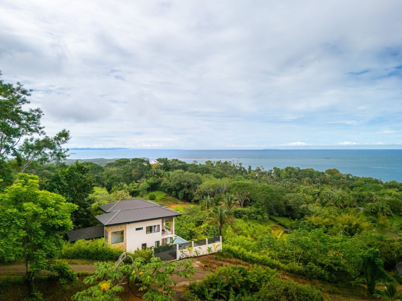 1.35 ACRES 4 Bedroom Luxury Newly Build Villa With Ocean View And Infinity Pool! property photo 2 in Costa Rica