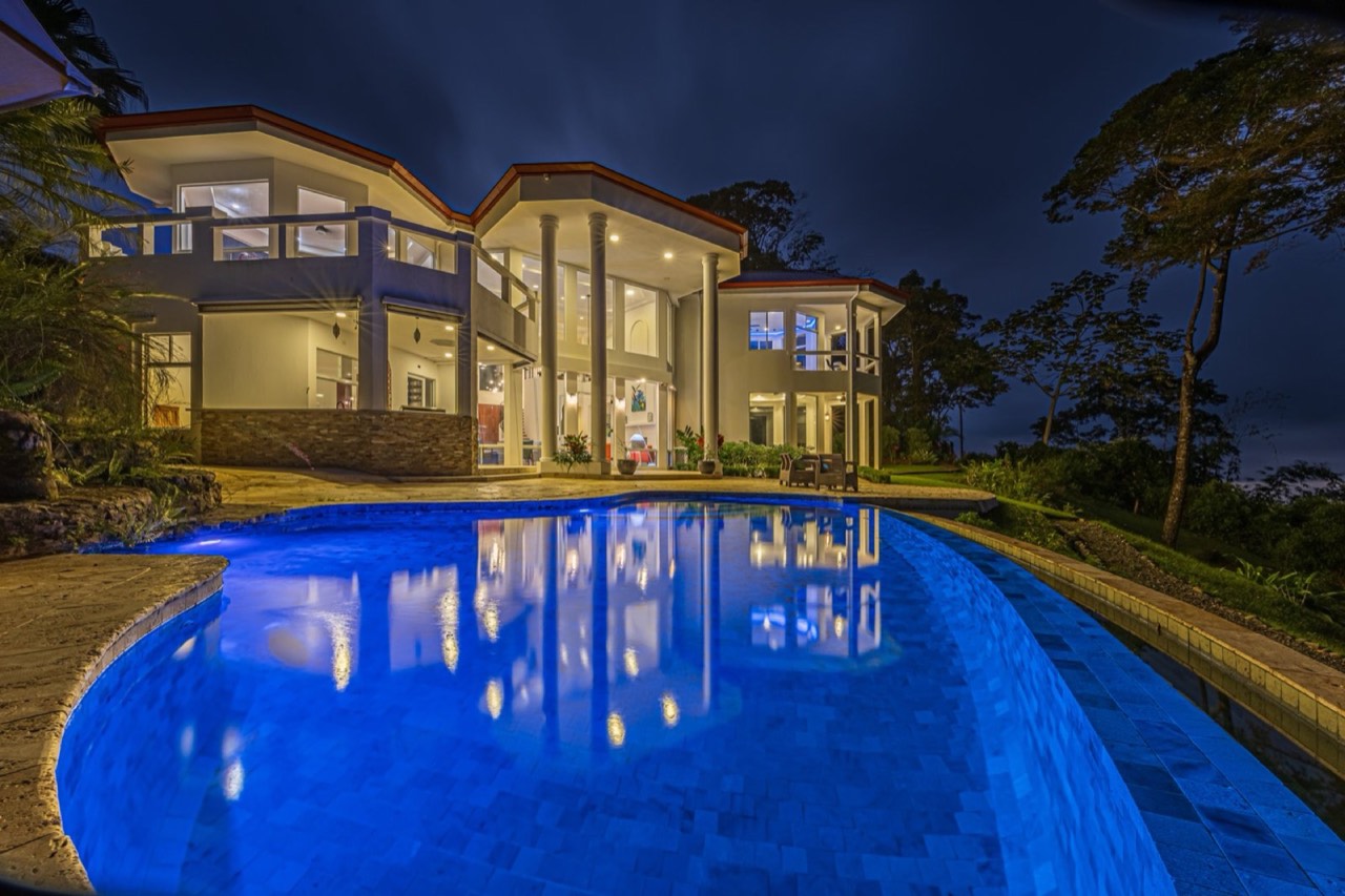 17 ACRES – 5 Bedroom Grand Estate, Guest House, SPECTACULAR VIEWS! in Savegre, Puntarenas, Costa Rica