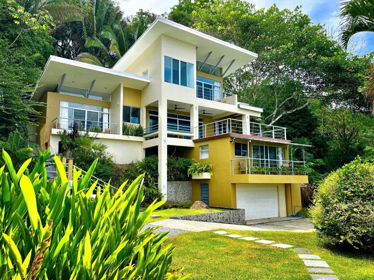 2.4 ACRES 3 Bedroom Main Home Plus 1 Bedroom Casita And Cabina, Luxury Ocean View Property, 15min to Dominical! property photo 4 in Costa Rica