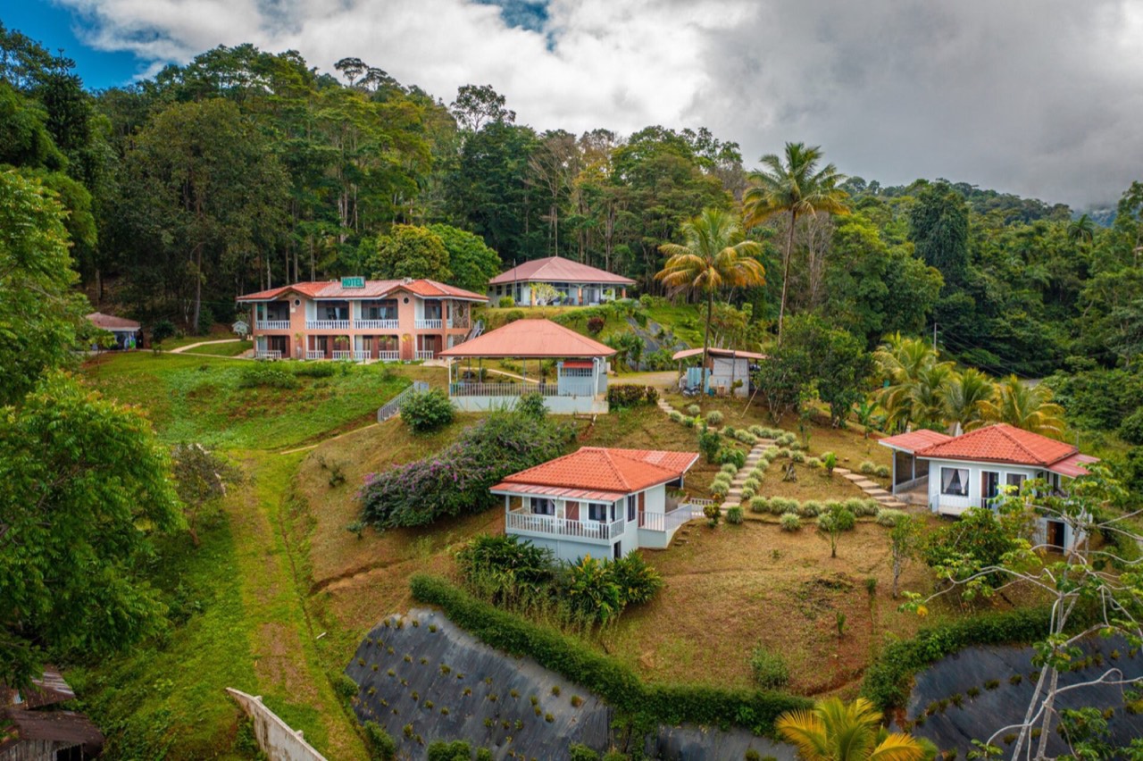 2.5 ACRES 14 Bedroom Multifamily And Hotel Property With Ocean View, 20 Minutes From Dominical! in Platanillo, Puntarenas, Costa Rica