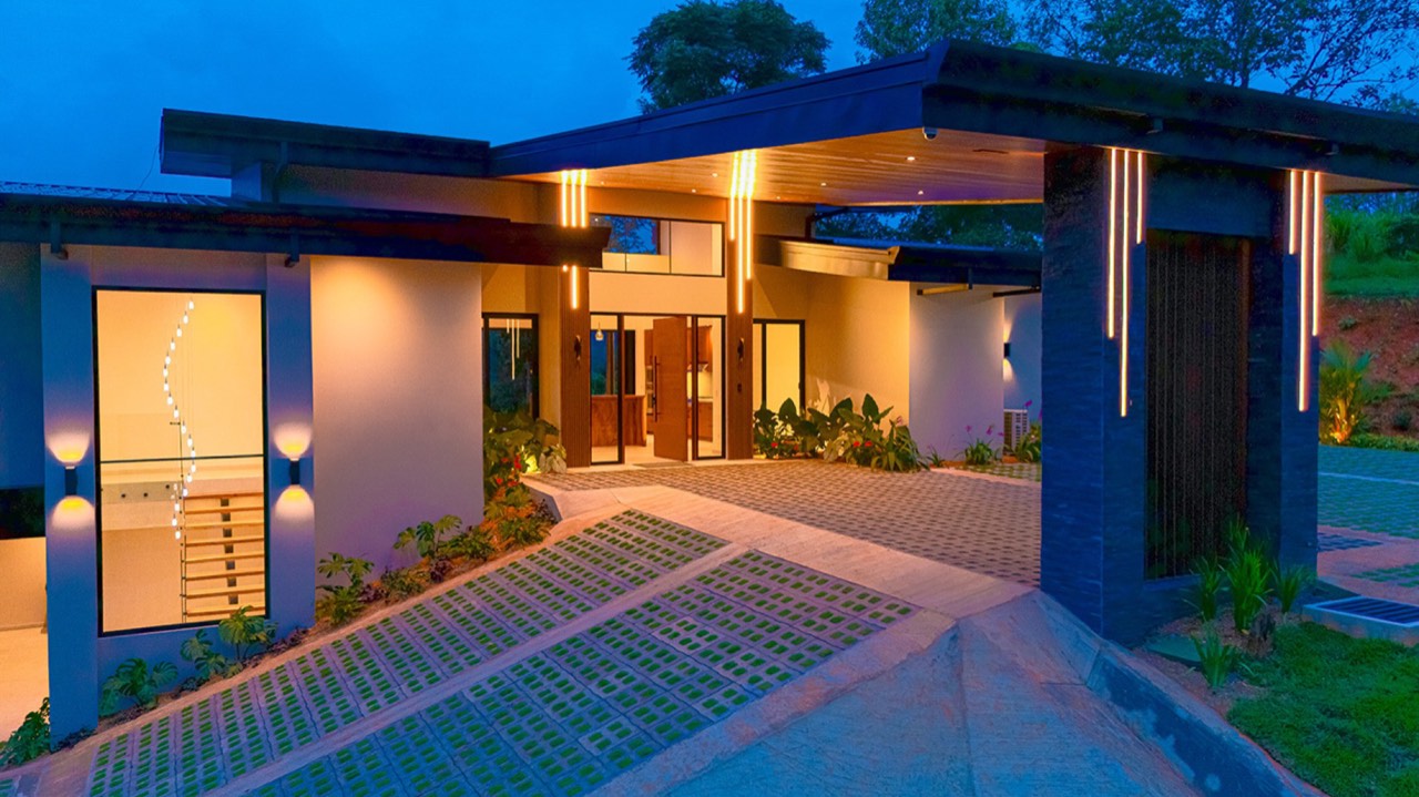 3 Bedroom Luxury Modern Tropical Home in Dominical property photo 2 in Costa Rica