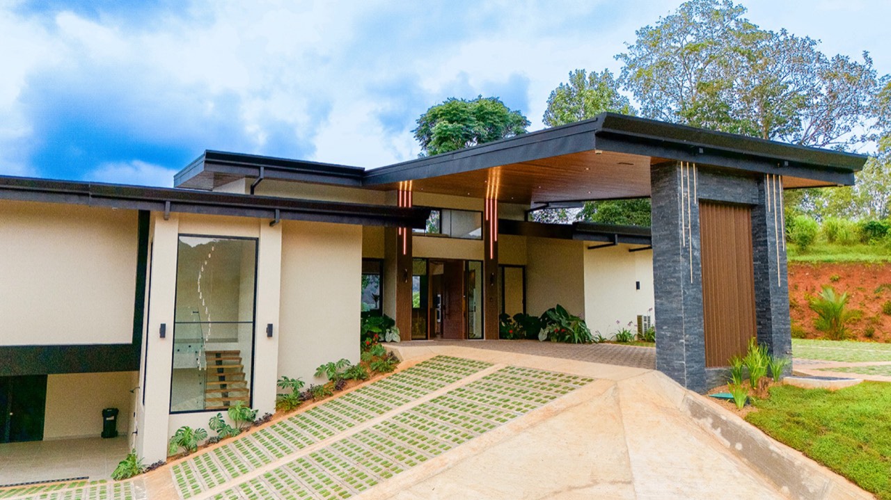 3 Bedroom Luxury Modern Tropical Home in Dominical property photo 4 in Costa Rica