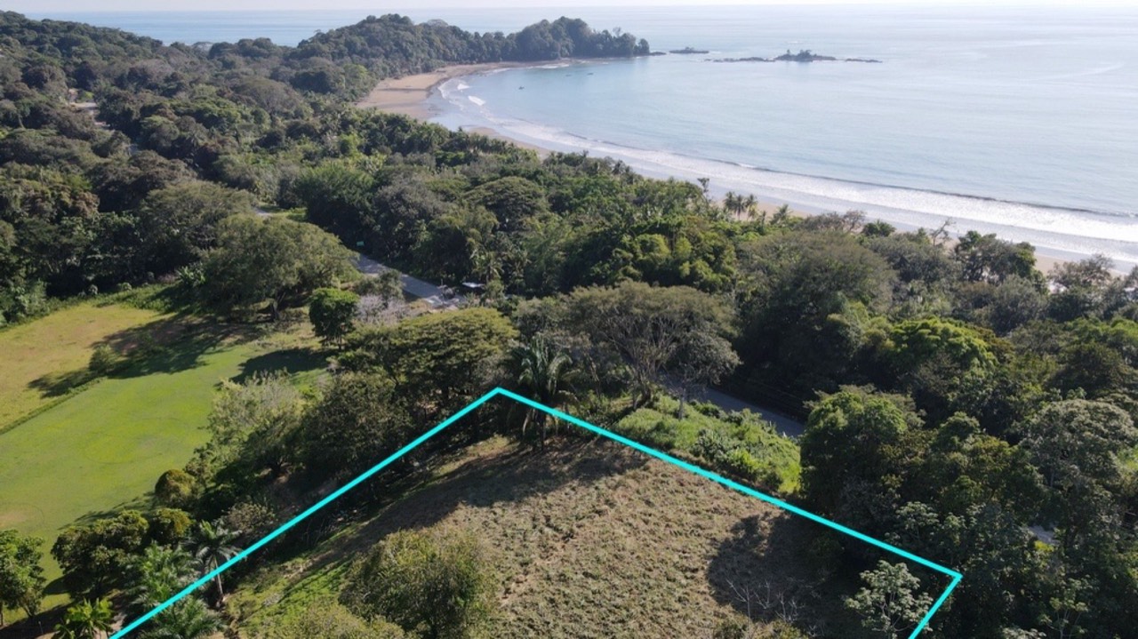 Front Row Mixed Use Property Easy Walk to Dominicalito Beach property photo 4 in Costa Rica