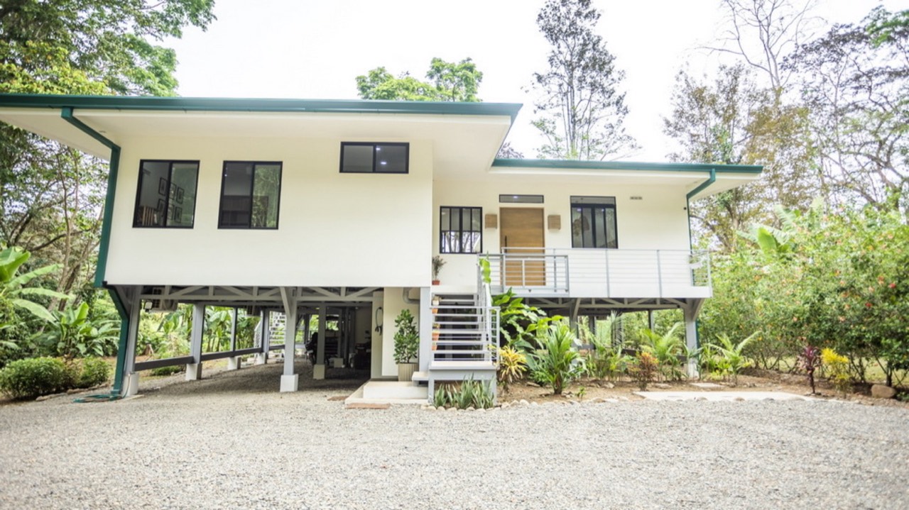 Luxury Riverfront Residence in Dominical Walk to the Beach property photo 2 in Costa Rica