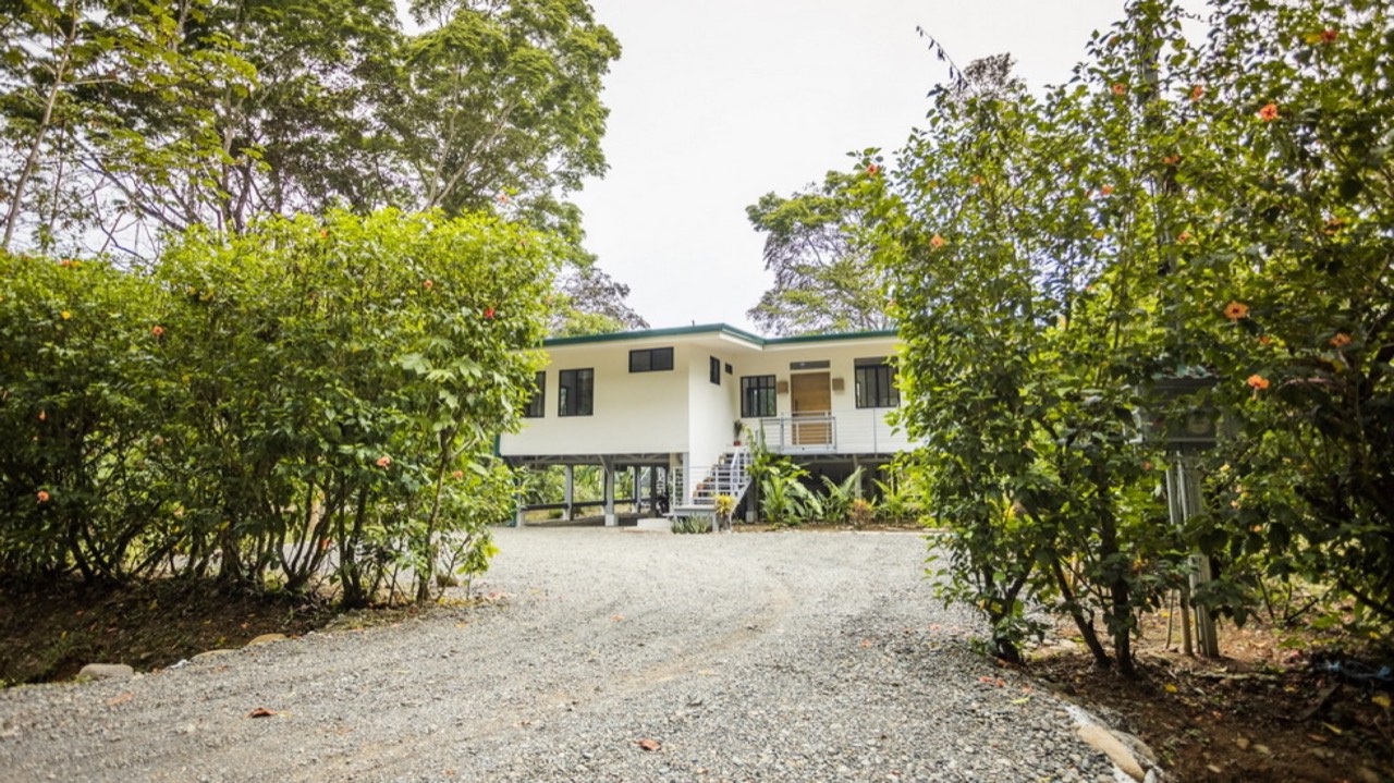 Luxury Riverfront Residence in Dominical Walk to the Beach property photo 3 in Costa Rica