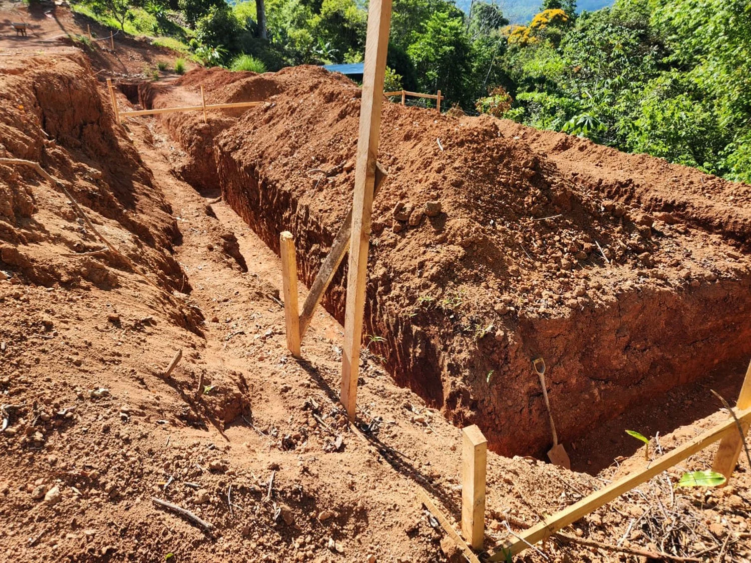 Digging the Infinity Pool Footers and Foundation, photo 9