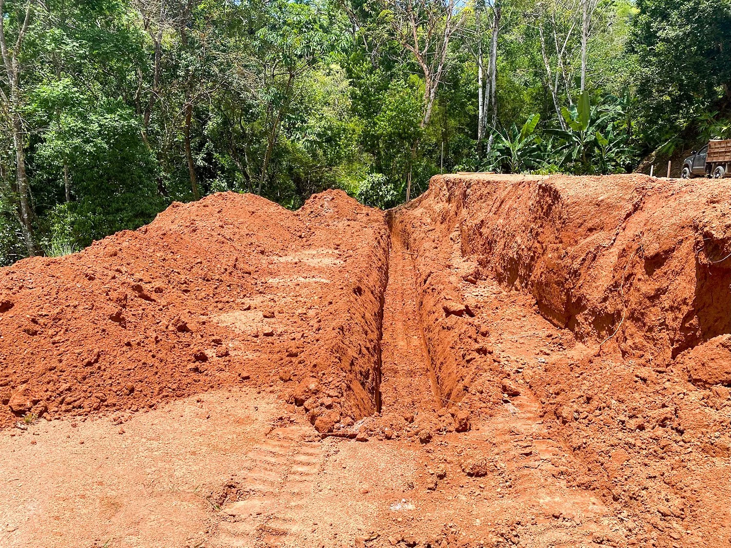 Digging the Infinity Pool Footers and Foundation, photo 5