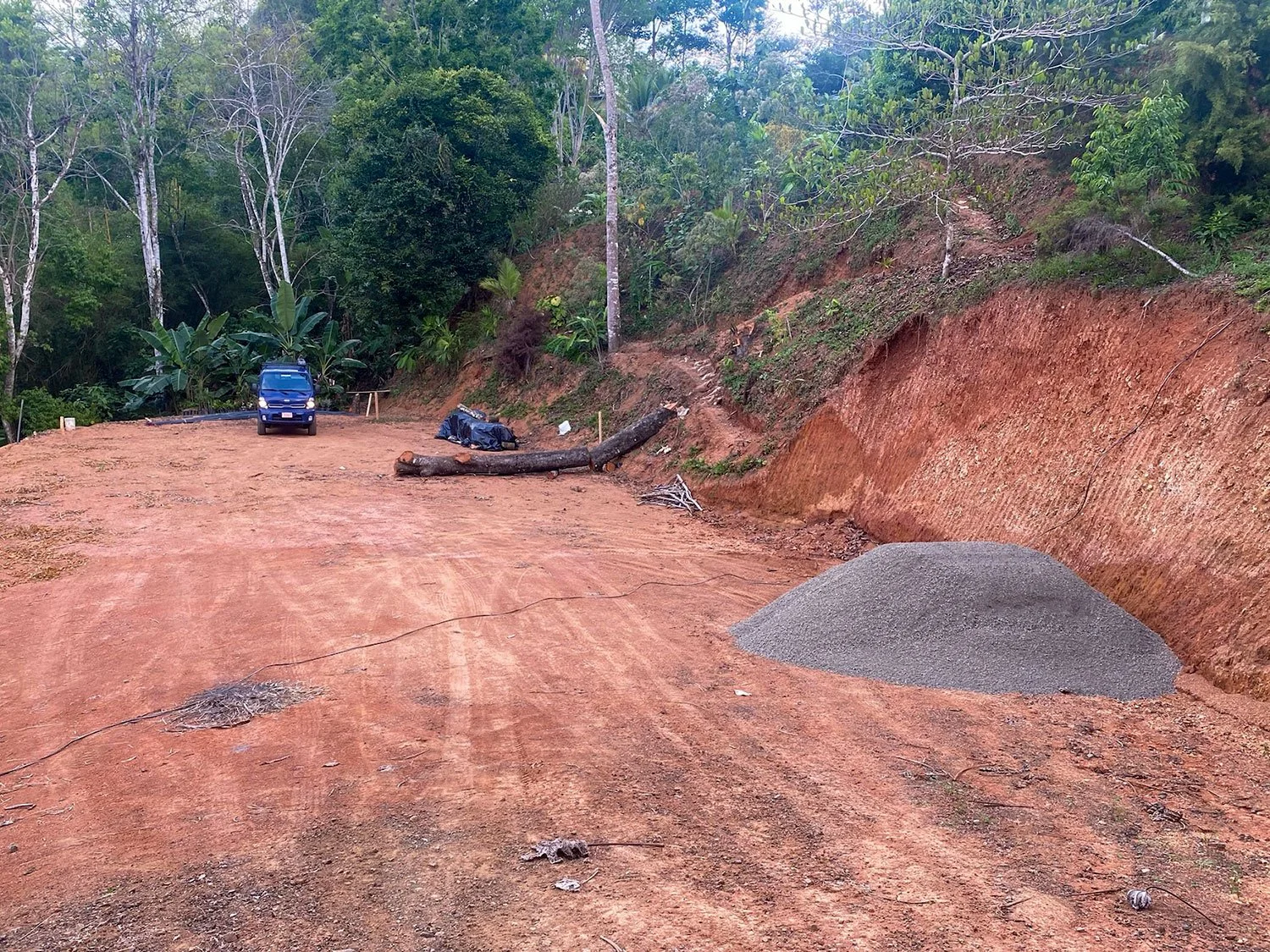 Digging the Infinity Pool Footers and Foundation, photo 2