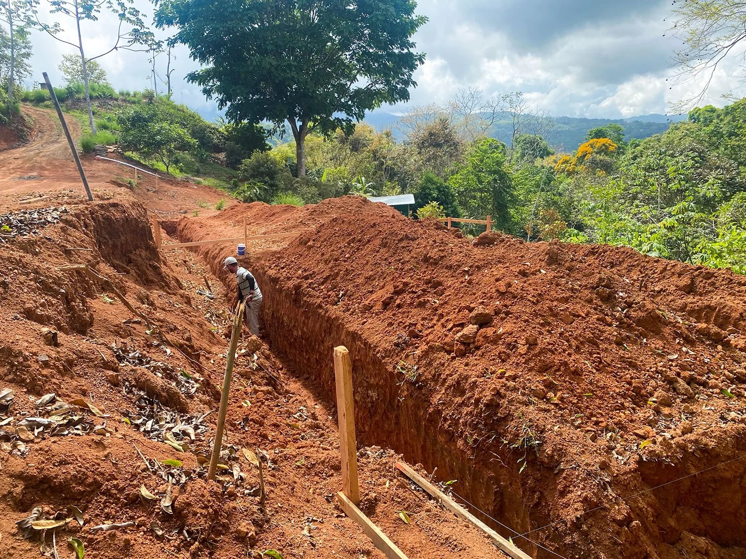 Digging the Infinity Pool Footers and Foundation, photo 10